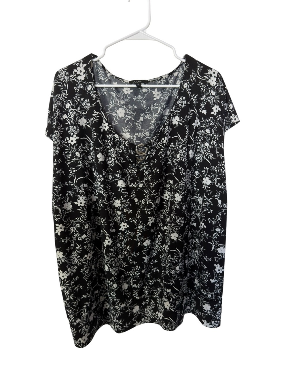 AUW Black and White Floral Short Sleeve Blouse